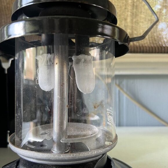 Coleman QuickPack Deluxe Propane Lantern PerfectFlow Technology Outdoor Lighting - Picture 2 of 4